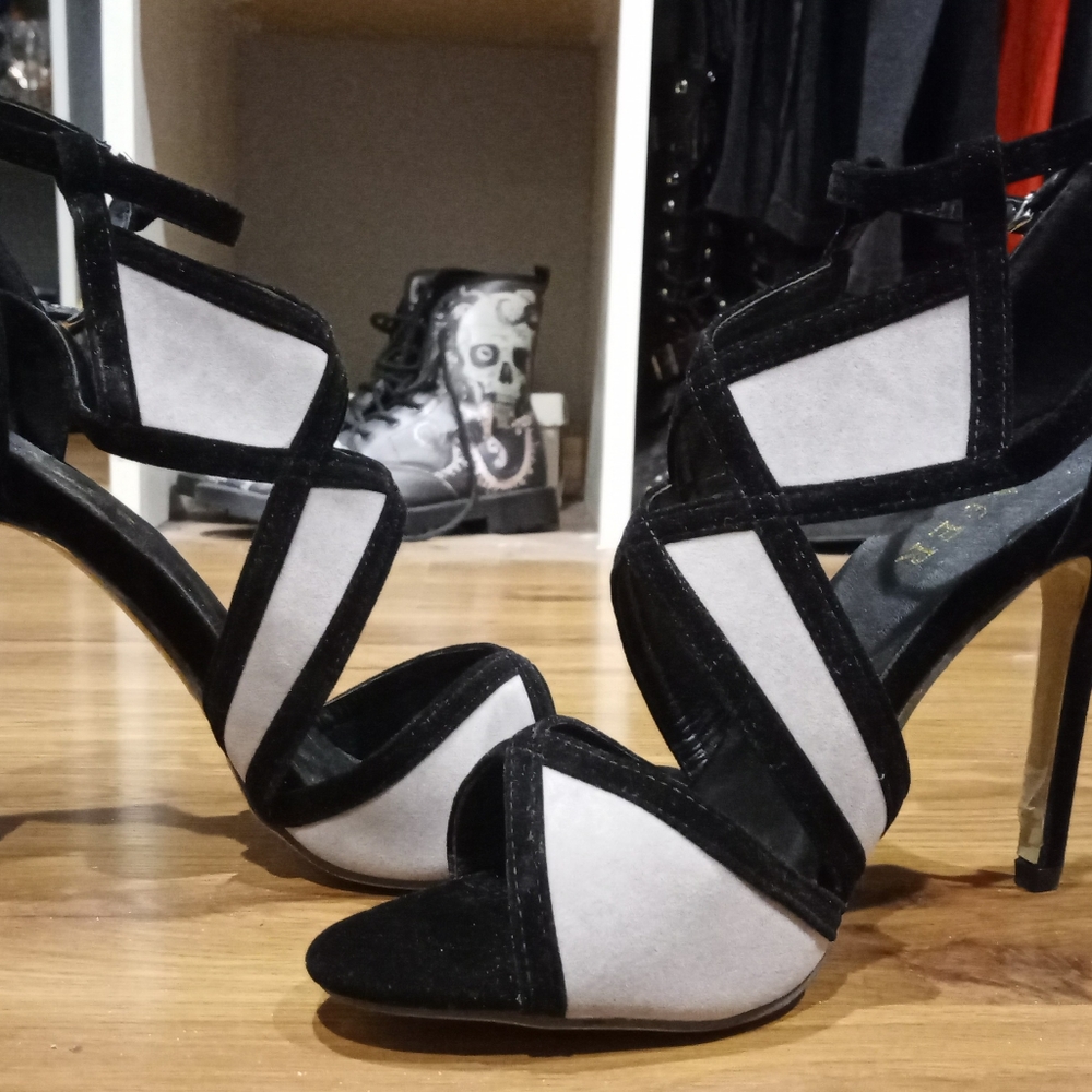 Super cute heels - Picture 2 of 4